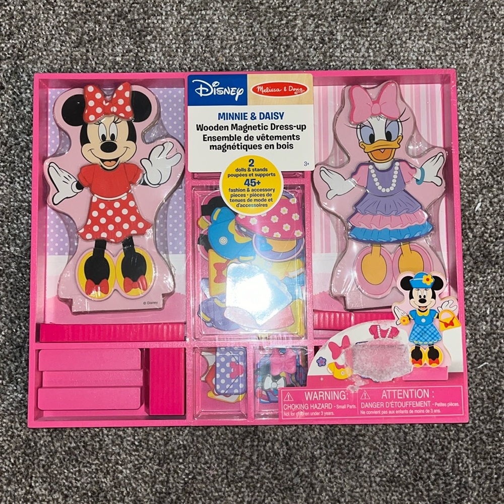 NIB Minnie & Daisy Magnetic dress up wooden dolls